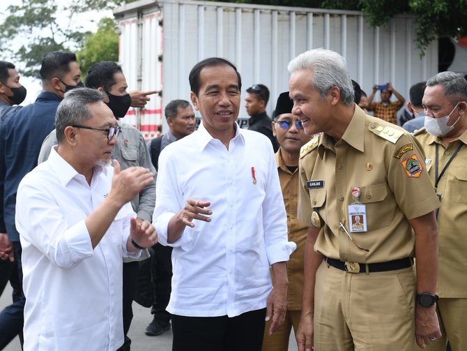 presiden jokowi di pasar cepogo