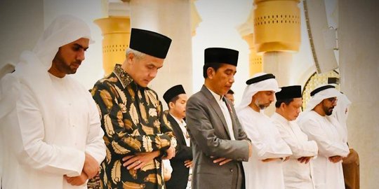 Jokowi dan Ganjar Salat Tarawih Bersama di Masjid Syekh Al Zayed