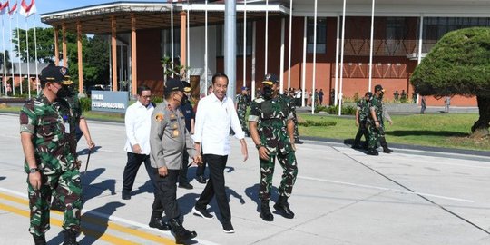 Jokowi Tinjau Kesiapan Mudik di Pelabuhan Merak