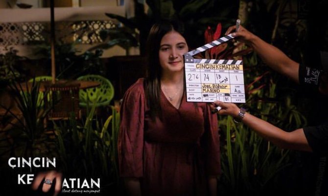 potret bulan sutena selebgram cantik yang dikabarkan dekat dengan el rumi