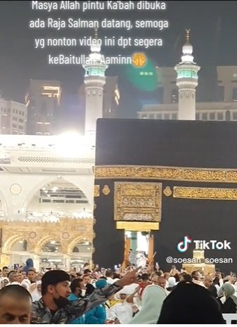 masya allah jamaah umroh dapat momen berharga pintu ka039bah dibuka ada raja salman