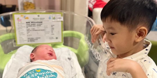 Gemas! 6 Potret Kebersamaan Nord Anak Rinni Wulandari dengan Adik yang Baru Lahir