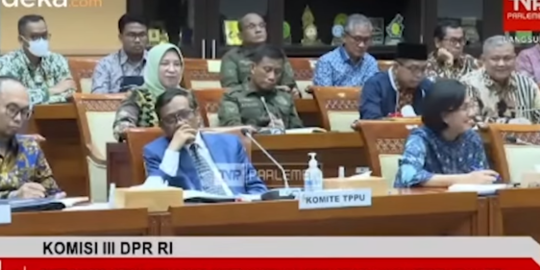 Tawa Renyah Sri Mulyani Dengar Sahroni Dipuji Ganteng sama Anggota Komisi III DPR