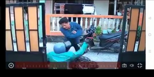 Viral Ojol di Palembang Dipukul Orang Tak Dikenal Usai Antar Penumpang, Bikin Geram