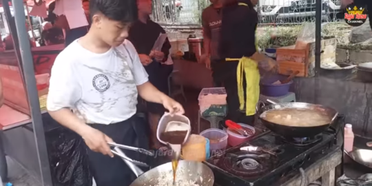 Ditolak Masterchef, Pemuda 23 Tahun Justru Sukses Buka Resto Jepang Kaki Lima