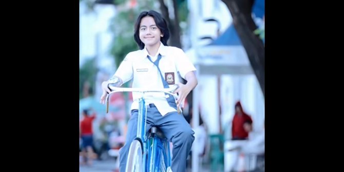 Ganteng dan Gagah, Potret Putra Epy Kusnandar Mengenakan Seragam SMA