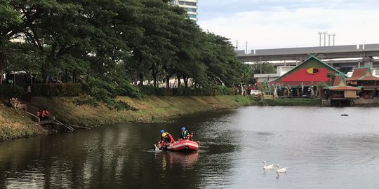 Pria Misterius di Bekasi Menceburkan Diri ke Danau, Berjam-jam Dicari Belum Ketemu