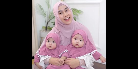 Super Gemas! Deretan Foto Alma dan Alsha Anak Kembar Anisa Rahma Kenakan Hijab