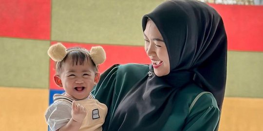 Deretan Foto Terbaru Moana Anak Ria Ricis, Ramai Disebut Bayi Paling Murah Senyum