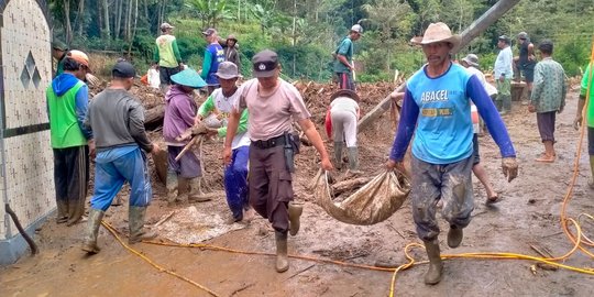 Banjir Bandang Disertai Lumpur dan Kayu Landa Ngantang Malang