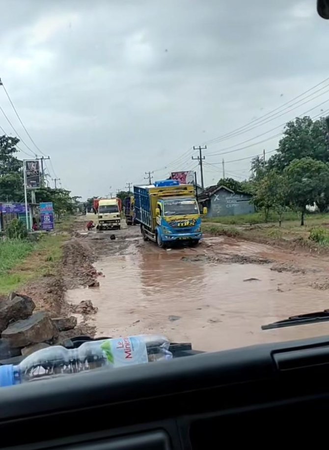 jadi sorotan ini deretan potret jalanan rusak di lampung