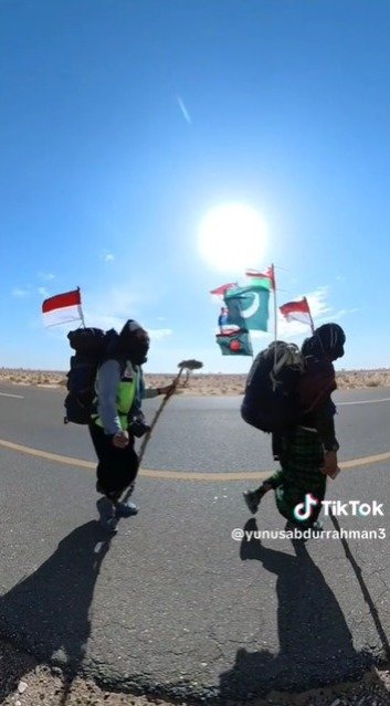 kisah pak yunus naik haji gowes sepeda dari malang kini telah sampai oman