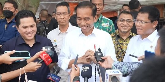 Senyum Jokowi Saat Ditanya Soal Momen Satu Mobil Bareng Ganjar