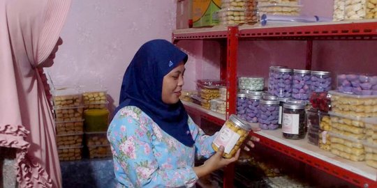 Produsen Kue Kering di Lumajang Banjir Pesanan Jelang Lebaran