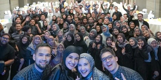 Bertema Hitam, Intip Momen Bukber Zaskia & Shireen Sungkar bareng Timnya