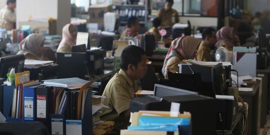 Aturan Terbaru Jokowi: PNS Boleh Kerja dari Mana Saja & Tak Perlu ke Kantor