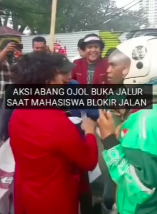 terhambat cari nafkah ojol buka jalan yang diblokir demo mahasiswa 039ini jalan umum039