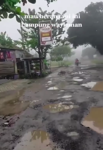 potret jalan di lampung yang rusak parah netizen 039apakah ini wahana039