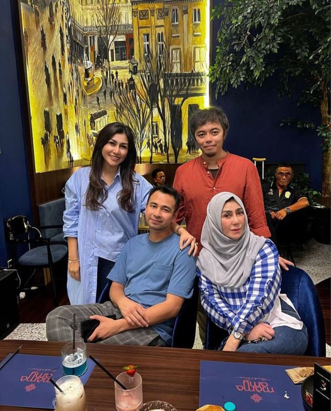 tak hanya dari dunia hiburan sederet artis ini juga punya bisnis di bidang kuliner