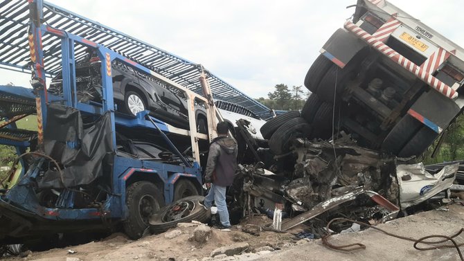 kecelakaan truk di solo