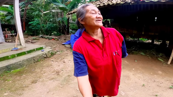 pemuda tinggal di pedalaman demi rawat ibu dan adiknya hidup dengan beternak kambing