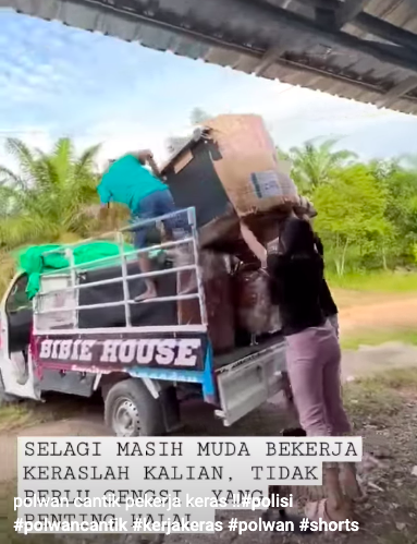 penampilan polwan cantik pekerja keras usai dinas lanjut angkat sofa ke pick up