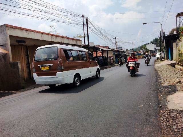 jalan sumedang wado yang mulus usai dihotmix