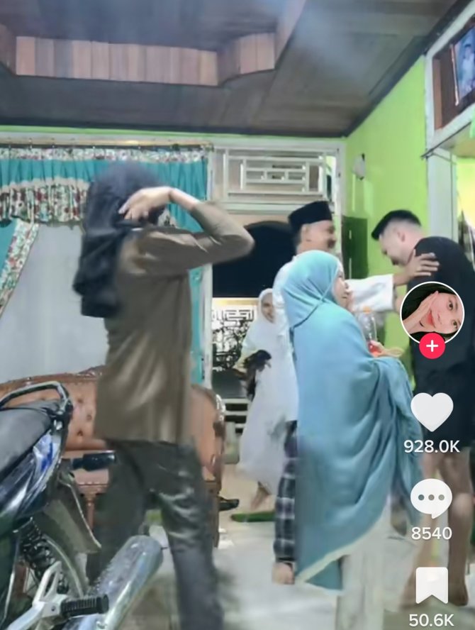 viral kejutan saat orang tua pulang tarawih anak sudah di rumah