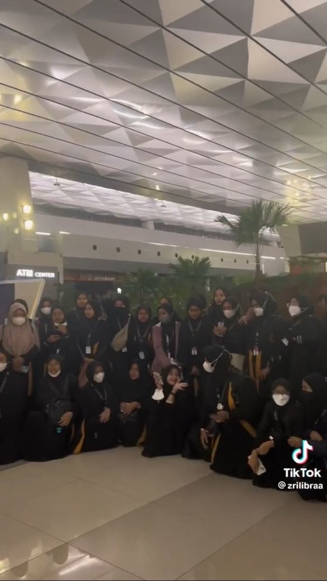 siswa sekolah swasta ini studytour umroh ke tanah suci bikin iri warganet