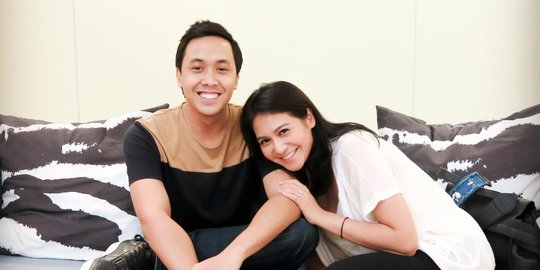 Romantis! Anniversary Pernikahan ke-6, ini Potret Mesra Caca Tengker & Suami