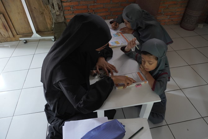 kegiatan belajar di pondok pesantren tunarungu tuli jamhariyah