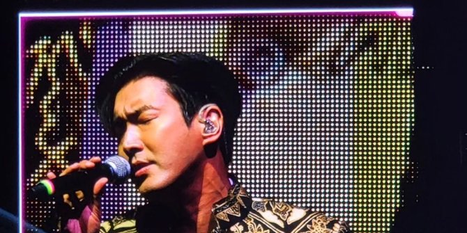 Potret Choi Siwon Pakai Batik saat Konser, Duta Hubungan Diplomatik Korea-Indonesia
