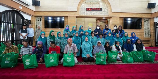 TP PKK Pusat bersama Baznas Beri Bantuan Paket Ramadan Bahagia di Bekasi