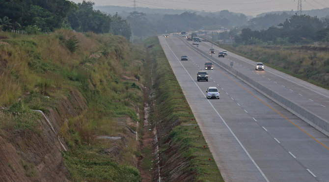 satu arah di tol trans jawa