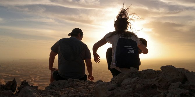 Buka Puasa Sambil Memandangi Keindahan Sunset di Puncak Cagar Alam Batu Fosil UEA