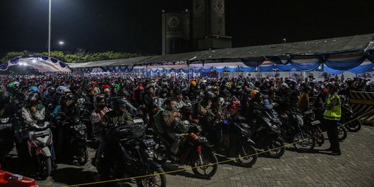 Antrean Pemudik Sepeda Motor Membeludak di Pelabuhan Ciwandan Cilegon