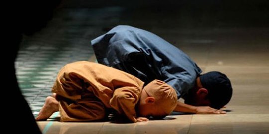 Bacaan Sholat Subuh dari Niat sampai Salam Lengkap dengan Doa & Keutamaannya