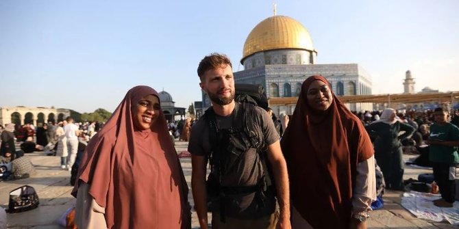 Pemuda Muslim Jalan Kaki dari Prancis ke Al-Aqsa, Lewati 10 Negara Selama 10 Bulan