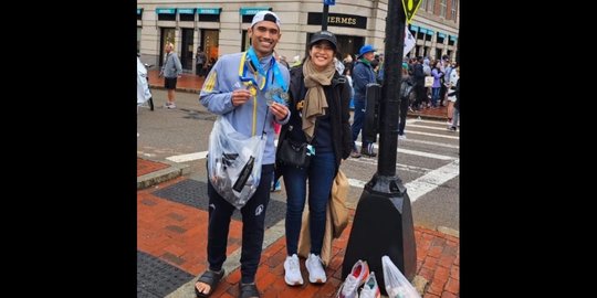 6 Gaya Kece Dian Sastro Jalan-jalan di Amerika Serikat, Romantis Bareng Suami