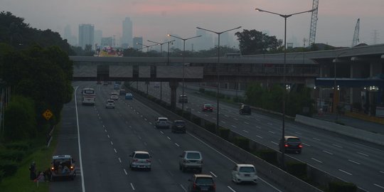 Siang Ini, Tol Jakarta-Cikampek KM 47 hingga KM 70 Diberlakukan Contraflow