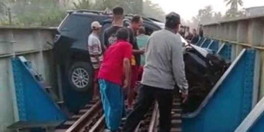 Sopir Fortuner Bawa Pemudik Nyungsep ke Rel Kereta Api di Banyumas Positif Sabu