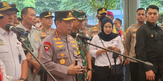 Kapolri Prediksi Pemudik di Stasiun Pasar Senen Terus Meningkat Hingga H+2 Lebaran