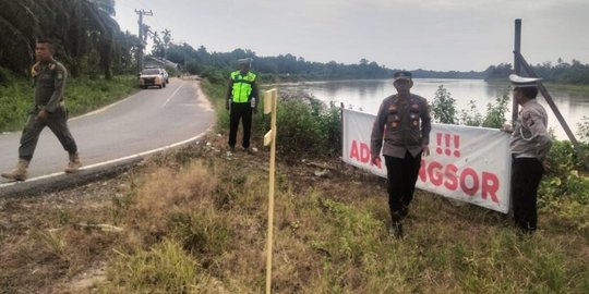 Jalan Desa di Indragiri Hulu Longsor, Pemudik Diminta Waspada saat Melintas