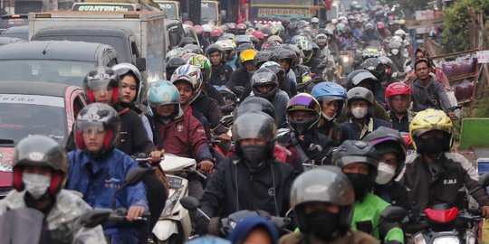 Penampakan Jalur Pantura Dipadati Ribuan Motor dan Mobil di H-3 Jelang Lebaran