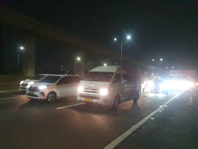 arus mudik di tol cikunir