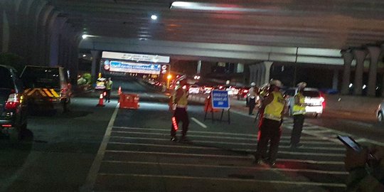 Macet Imbas Kecelakaan, Akses Masuk Tol MBZ dari Simpang Cikunir Ditutup Malam Ini