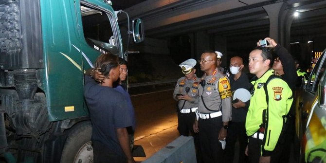 Nekat Melintas saat Arus Mudik, 30 Truk Angkutan Barang Dikandangkan Polisi