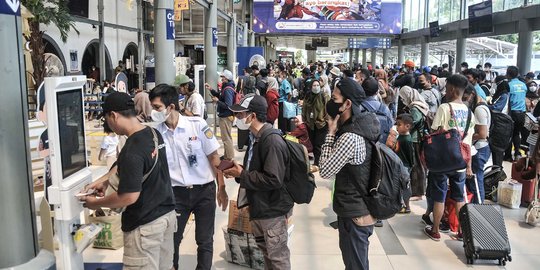 Update Mudik: 42 Ribu Orang Pulang Kampung dari Stasiun Pasar Senen dan Gambir
