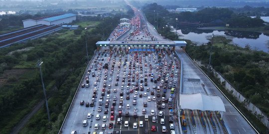 Data Jasa Marga: 393.060 Kendaraan Tinggalkan Jakarta dari Gerbang Tol Cikampek