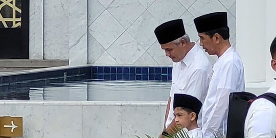 Jokowi dan Ganjar Pranowo Salat Id di Masjid Raya Sheikh Zayed Solo